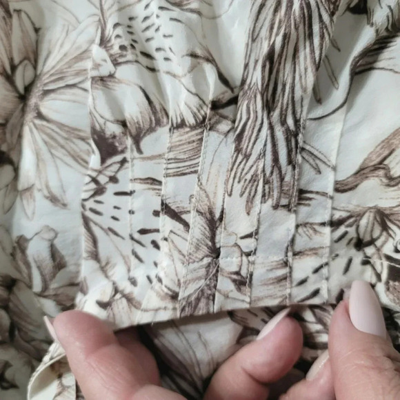 Vintage Banana Republic Heritage Silk Blouse  Size Medium - Picture 4 of 8